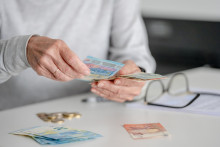 O d&aacute;vku v hmotnej n&uacute;dzi treba požiadať. FOTO: Shutterstock