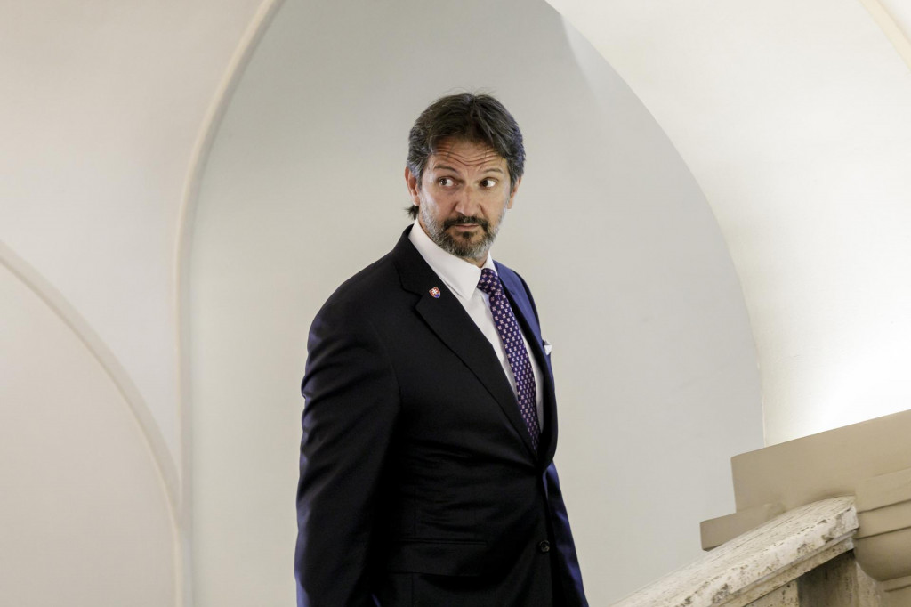 Na sn&iacute;mke vicepremi&eacute;r a minister obrany Robert Kaliň&aacute;k (Smer-SD). FOTO: TASR/Dano Veselsk&yacute;