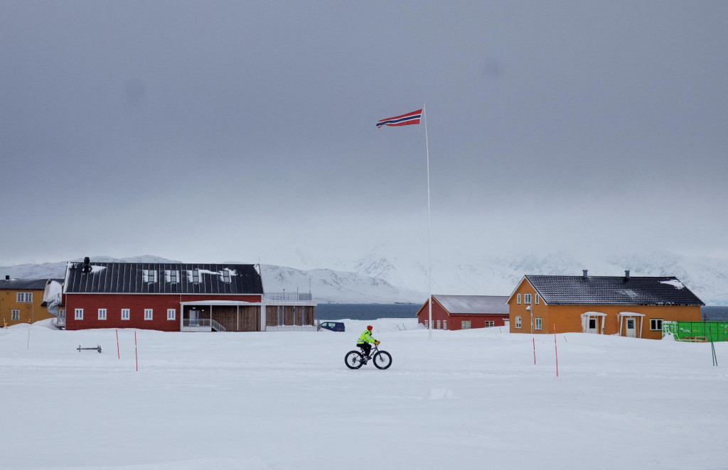 Mestečko Barentsburg, kde loď zadržiavaj&uacute;, je jednou z dvoch rusk&yacute;ch os&aacute;d na &Scaron;picbergoch. FOTO: REUTERS