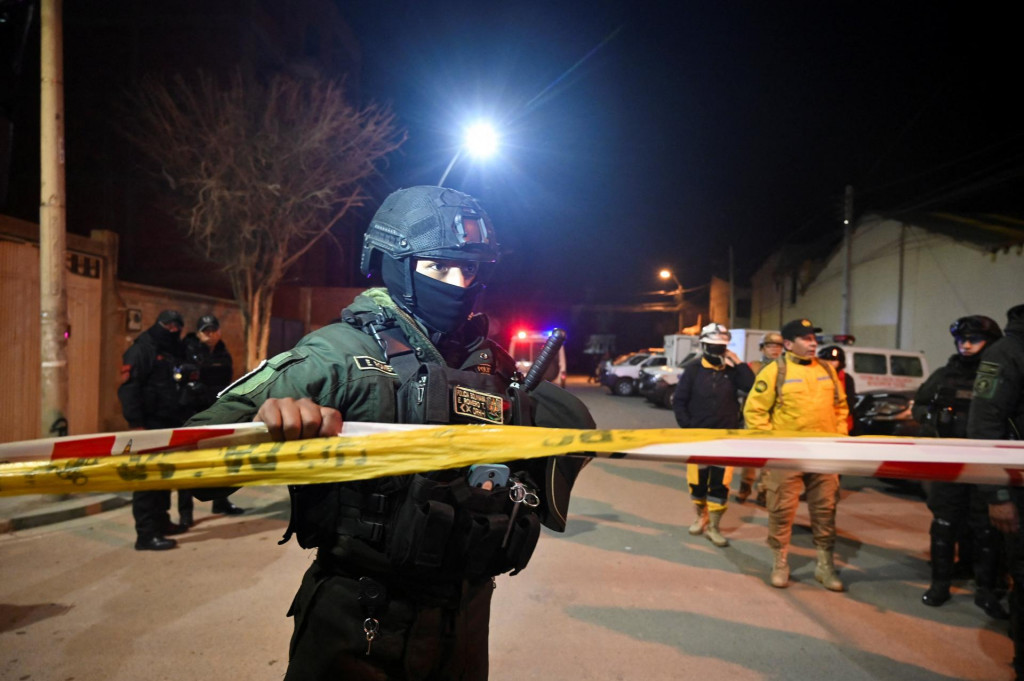 Podľa pol&iacute;cie je pr&iacute;čina v&yacute;buchu doposiaľ nejasn&aacute; a nezvestn&yacute;ch je sedem ľud&iacute;. FOTO: REUTERS