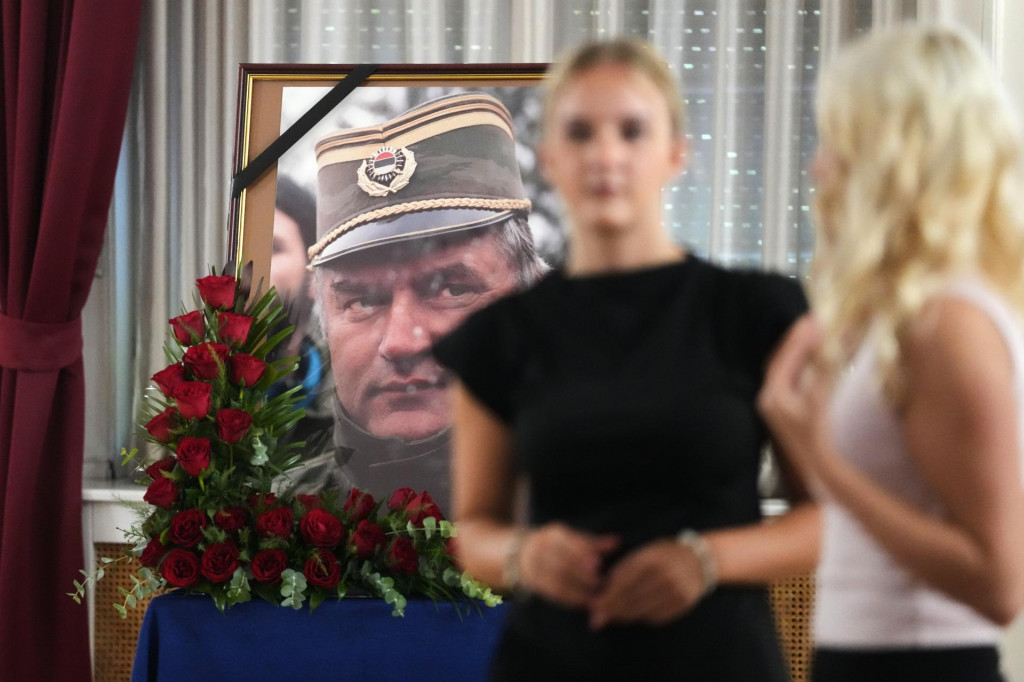 Fotografia b&yacute;val&eacute;ho veliteľa arm&aacute;dy Republiky srbskej Ratka Mladiča počas jeho ofici&aacute;lnej rozl&uacute;čky v Belehrade v sobotu 5. septembra 2026. FOTO: TASR/AP