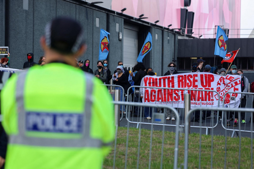 Britsk&aacute; labouristick&aacute; vl&aacute;da t&uacute;to akciu ods&uacute;dila s t&yacute;m, že prekročila r&aacute;mec pokojn&eacute;ho protestu. FOTO: REUTERS