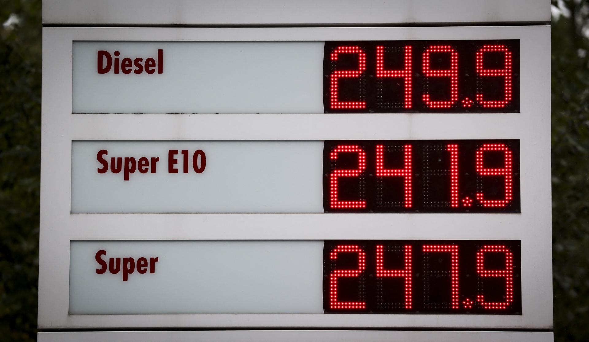 Ropa prudko zdražela, Brent aj WTI posilnili po obnovených útokoch USA a Iránu