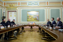 N&aacute;v&scaron;teva Trumpov&yacute;ch vyslancov v Kyjeve podľa agent&uacute;ry AP znamen&aacute; začiatok novej f&aacute;zy v &uacute;sil&iacute; Spojen&yacute;ch &scaron;t&aacute;tov o sprostredkovanie mieru. FOTO: Reuters