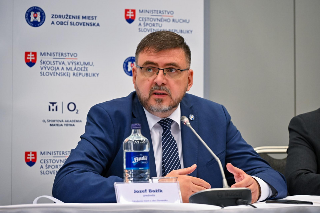 Po 36 rokoch je podľa predsedu ZMOS-u potrebn&eacute; chr&aacute;niť princ&iacute;p samospr&aacute;vnosti, ale z&aacute;roveň cel&yacute; syst&eacute;m kompetenci&iacute; modernizovať a sprehľadniť. FOTO: TASR/Pavol Zachar