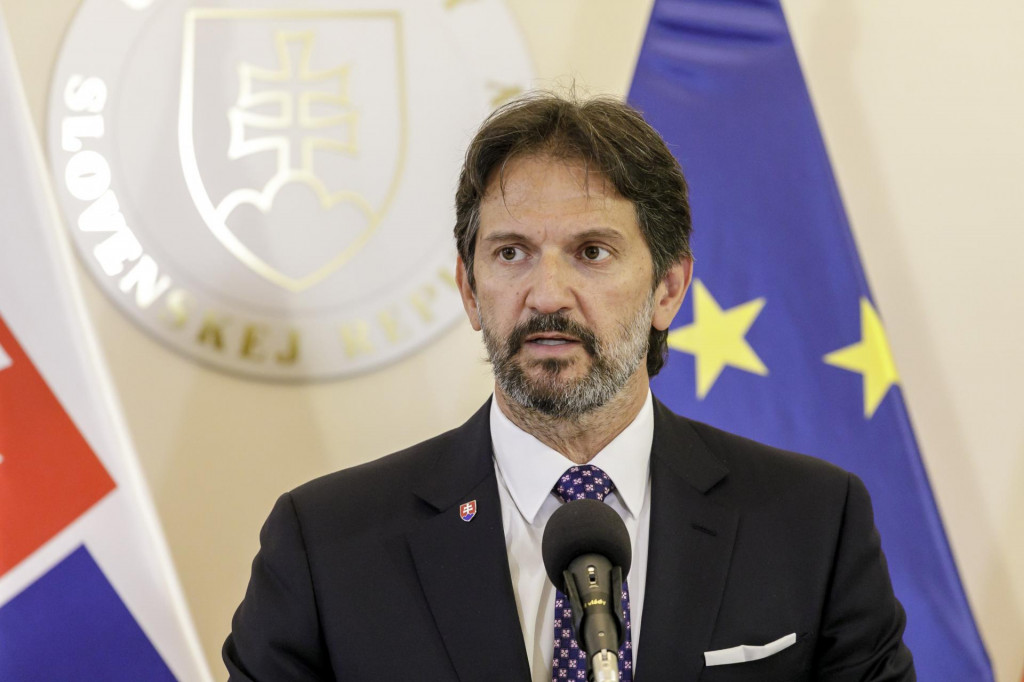 Snaž&iacute;me sa využiť majetok ministerstva obrany, ako n&aacute;m to k&aacute;že z&aacute;kon, hovor&iacute; Kaliň&aacute;k. FOTO: TASR/Dano Veselsk&yacute;