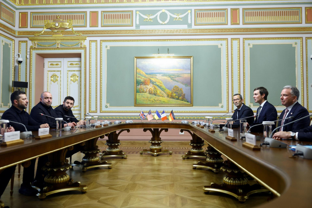 N&aacute;v&scaron;teva Trumpov&yacute;ch vyslancov v Kyjeve podľa agent&uacute;ry AP znamen&aacute; začiatok novej f&aacute;zy v &uacute;sil&iacute; Spojen&yacute;ch &scaron;t&aacute;tov o sprostredkovanie mieru. FOTO: Reuters