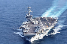Lietadlov&aacute; loď americk&eacute;ho n&aacute;morn&iacute;ctva USS George Washington počas trojstrann&eacute;ho cvičenia Freedom Edge (14. novembra 2024). FOTO: Reuters