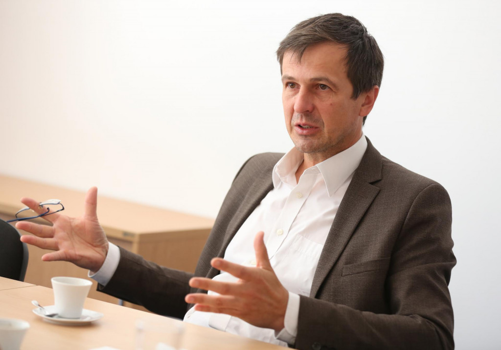 Anton Marcinčin - b&yacute;val&yacute; ekon&oacute;m Svetovej banky na Slovensku a splnomocnenec vl&aacute;dy SR pre podporu najmenej rozvinut&yacute;ch okresov. FOTO: HN/Peter Mayer