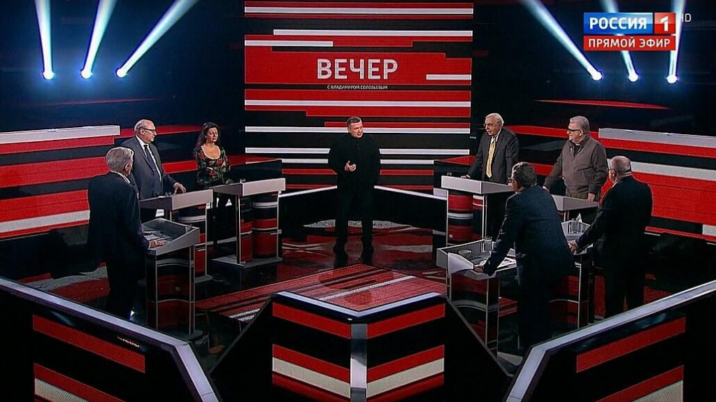Propagandistick&aacute; talk show Večer s Vladimirom Solovjovom je vysielan&aacute; každ&uacute; nedeľu. FOTO: Z RUSSIA-1