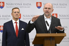 Pl&aacute;n je jesn&yacute;. Boris Koll&aacute;r dod&aacute; trojpercentn&uacute; stranu, Sul&iacute;k program, polovicu ľud&iacute; na kandid&aacute;tke a zvy&scaron;ok potrebn&yacute;ch voličov. FOTO: TASR/P.Neubauer