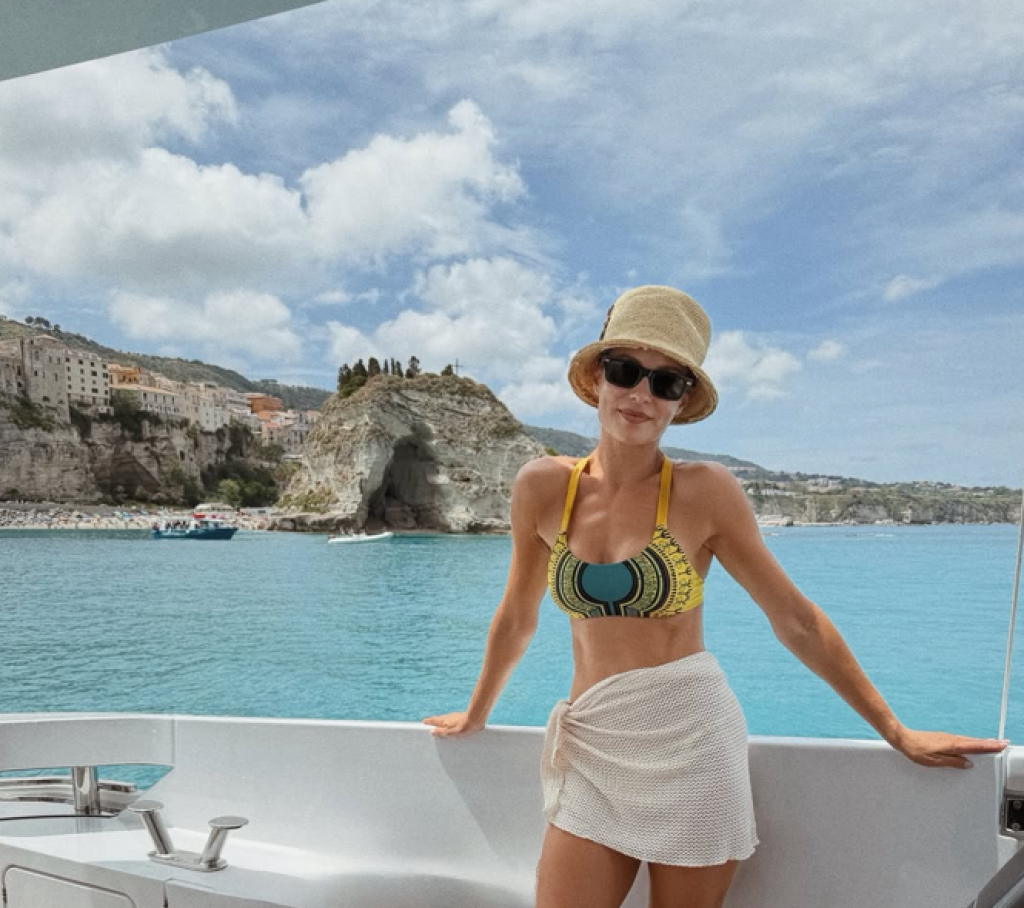 Ivana si už&iacute;vala začiatok leta na jachte.