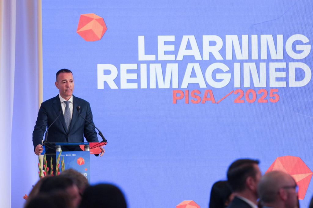 Na sn&iacute;mke minister &scaron;kolstva, v&yacute;skumu, v&yacute;voja a ml&aacute;deže SR Tom&aacute;&scaron; Drucker (Hlas-SD) otv&aacute;ra PISA 2025 Regional Launch for Central and Eastern Europe and Central Asia - predstavenie najnov&scaron;&iacute;ch v&yacute;sledkov PISA 2025 vr&aacute;tane v&yacute;sledkov Slovenska
v Bratislave 8. septembra 2026. FOTO TASR - Ľubo&scaron; Pilc FOTO: Ľubo&scaron; Pilc