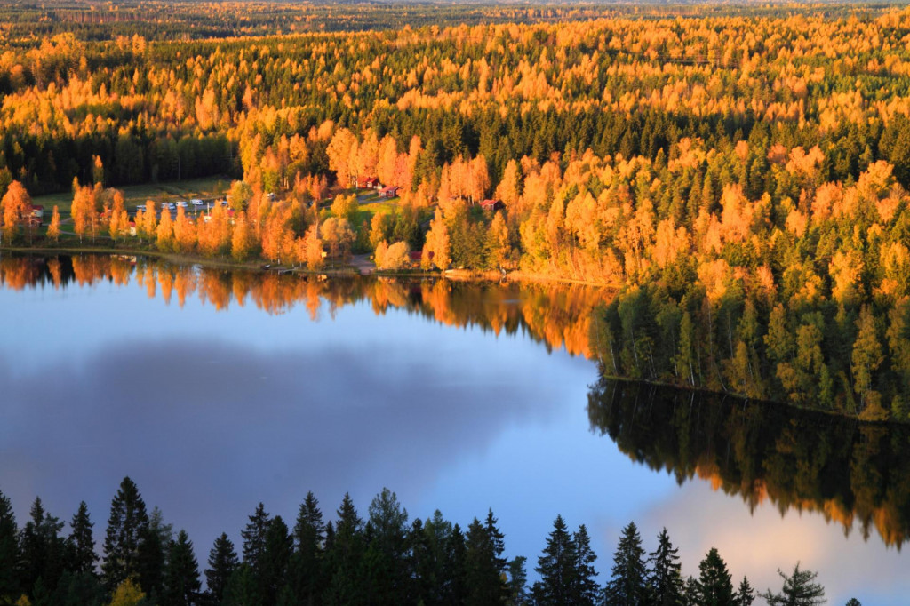 F&iacute;nsko sa na jeseň zahal&iacute; do romantickej atmosf&eacute;ry. FOTO: Dreamstime