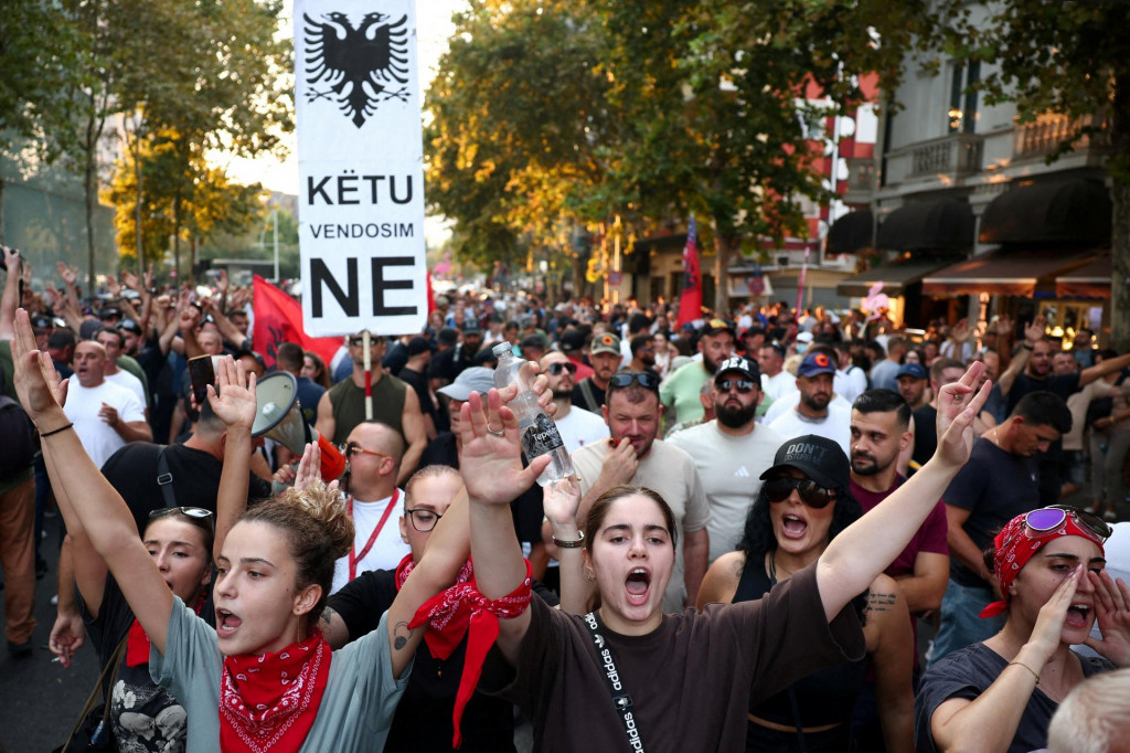 Demon&scaron;tranti v utorok op&auml;ť požadovali zru&scaron;enie z&aacute;kona o chr&aacute;nen&yacute;ch &uacute;zemiach. FOTO: REUTERS