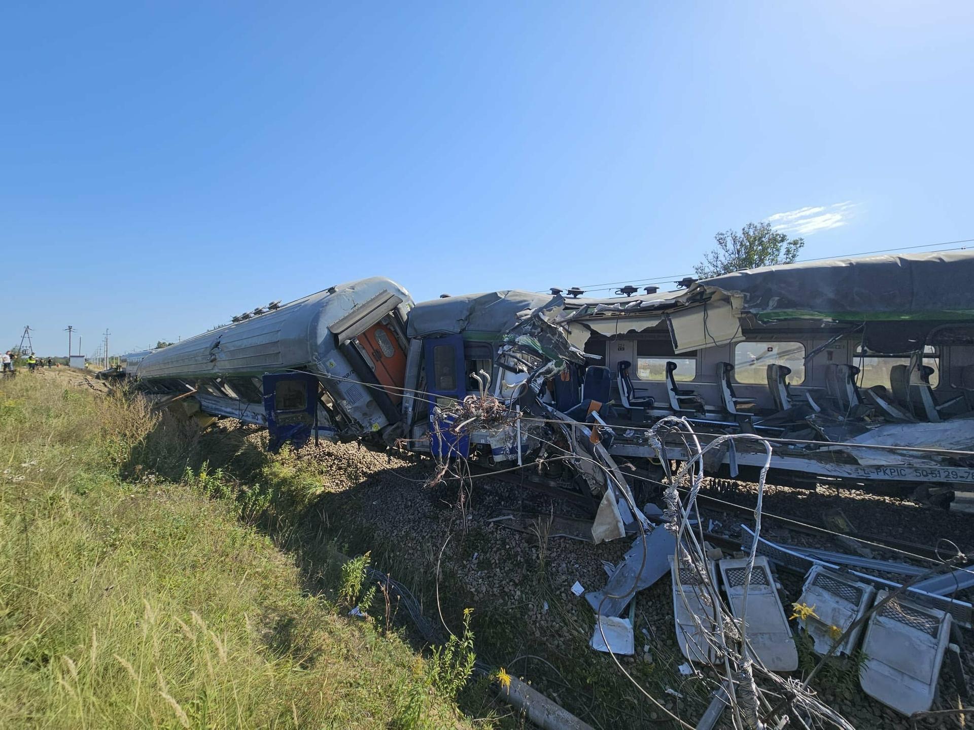 V Poľsku sa zrazil vlak s kamiónom, štyri osoby sú ťažko zranené