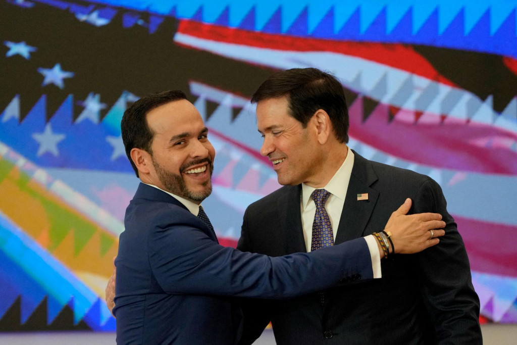 Kolumbijsk&yacute; prezident Abelardo De La Espriella a americk&yacute; minister zahraničn&yacute;ch vec&iacute; Marco Rubio počas podpisu bilater&aacute;lnych doh&ocirc;d v Barranquille v Kolumbii. FOTO: Reuters