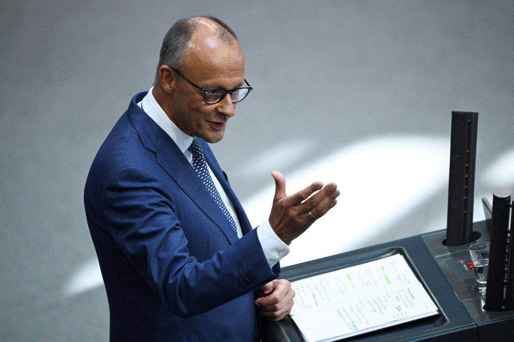 N&aacute;vrh na ur&yacute;chlen&eacute; n&aacute;kupy plynu financovan&eacute; z verejn&yacute;ch zdrojov, ako to požaduje opozičn&aacute; Aliancia pre Nemecko (AfD), Merz odmietol. FOTO: Reuters