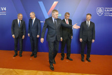 Premi&eacute;ri V4 na Bratislavskom hrade rokovali aj s predsedom vl&aacute;dy &Iacute;rska Miche&aacute;lom Martinom. FOTO: TASR/P. Neubauer