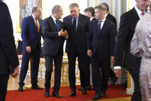 Na sn&iacute;mke premi&eacute;ri kraj&iacute;n Vy&scaron;ehradskej &scaron;tvorky (V4) a &Iacute;rska. FOTO: TASR/Pavel Neubauer