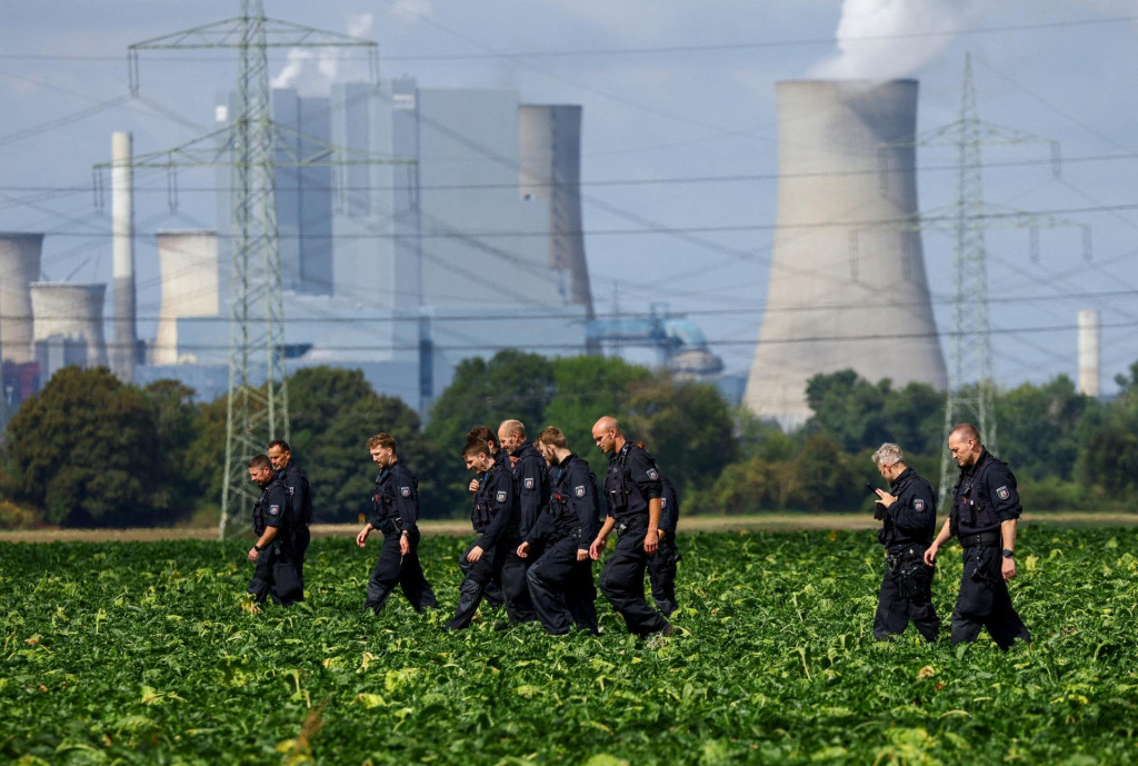 V Bergheime, z&aacute;padne od Kol&iacute;na nad R&yacute;nom, skrat na niekoľko dn&iacute; paralyzoval niekoľko jednotiek elektr&aacute;rne. FOTO: Reuters