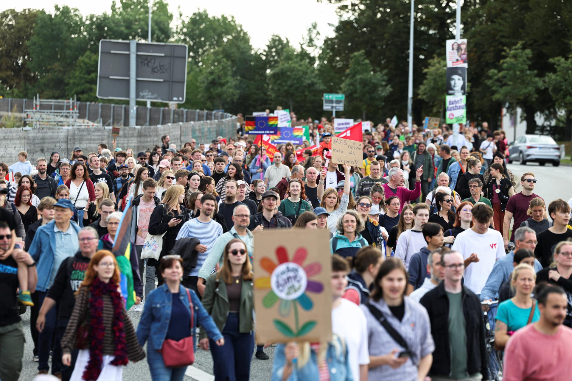 Tisíce Nemcov protestovali proti AfD; v Berlíne sa zišli jej podporovatelia
