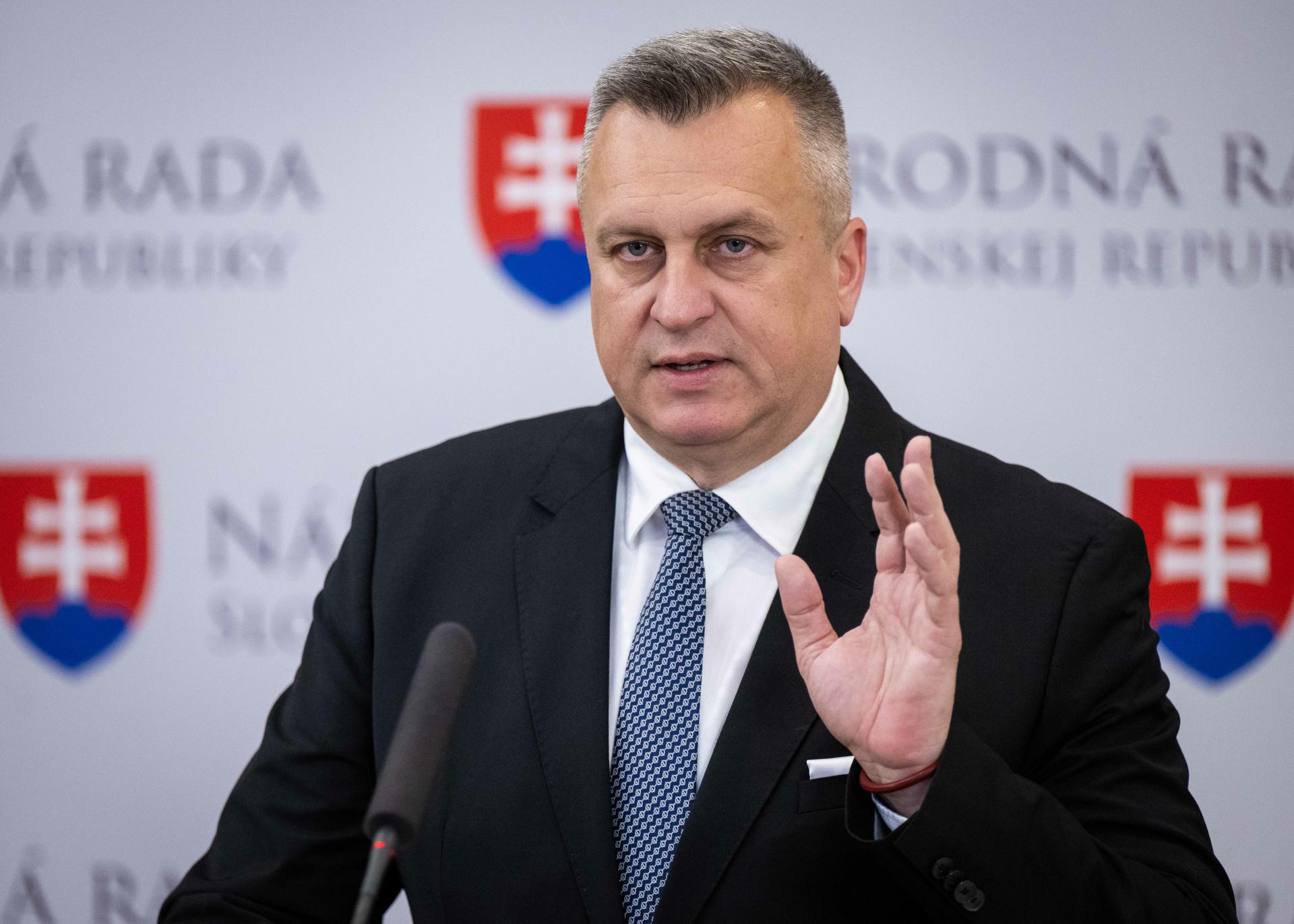 Koalícia bude rokovať o znižovaní spotrebnej dane na palivá. Treba s tým začať robiť, povedal Danko