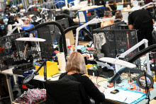 T&iacute;, ktor&iacute; dlh&scaron;ie pracovať nechc&uacute;, uviedli ako d&ocirc;vody s&uacute;kromn&yacute; život, zdravie, nedostatok finančn&yacute;ch stimulov a rodinn&eacute; povinnosti. FOTO: Reuters