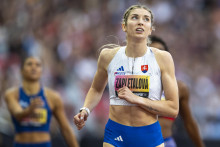Slovensk&aacute; atl&eacute;tka Emma Zapletalov&aacute; v cieli vo fin&aacute;le v behu na 400 m cez prek&aacute;žky na premi&eacute;rov&yacute;ch Ultimat&iacute;vnych majstrovstv&aacute;ch sveta v atletike na &scaron;tadi&oacute;ne N&aacute;rodn&eacute;ho atletick&eacute;ho centra v Budape&scaron;ti. FOTO: TASR/Martin Baumann