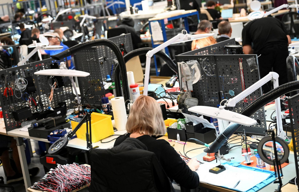 T&iacute;, ktor&iacute; dlh&scaron;ie pracovať nechc&uacute;, uviedli ako d&ocirc;vody s&uacute;kromn&yacute; život, zdravie, nedostatok finančn&yacute;ch stimulov a rodinn&eacute; povinnosti. FOTO: Reuters