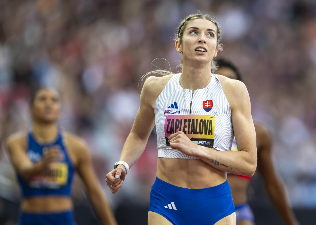 Slovensk&aacute; atl&eacute;tka Emma Zapletalov&aacute; v cieli vo fin&aacute;le v behu na 400 m cez prek&aacute;žky na premi&eacute;rov&yacute;ch Ultimat&iacute;vnych majstrovstv&aacute;ch sveta v atletike na &scaron;tadi&oacute;ne N&aacute;rodn&eacute;ho atletick&eacute;ho centra v Budape&scaron;ti. FOTO: TASR/Martin Baumann