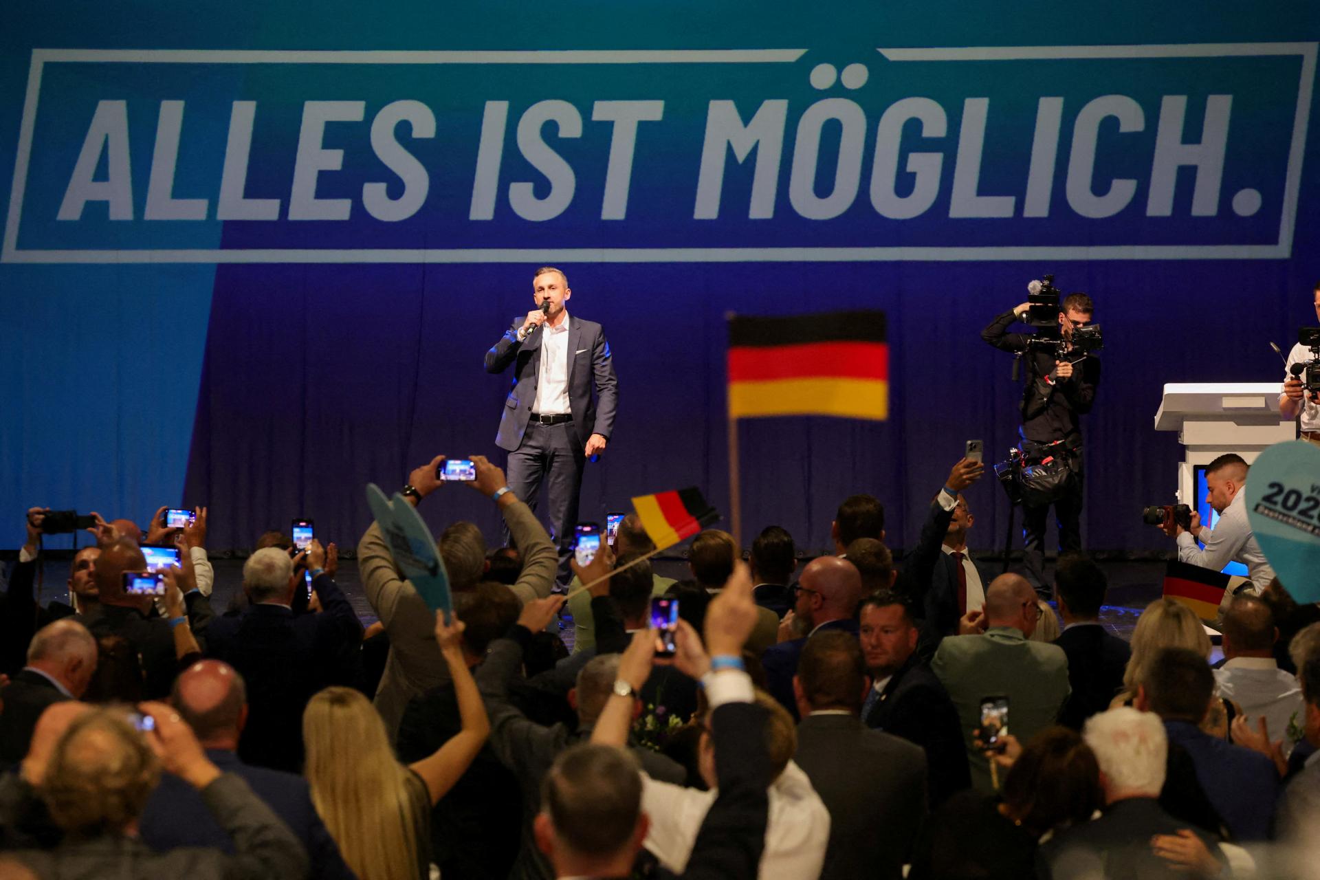 Líder AfD pred voľbami žiada odchod 200-tisíc migrantov, strana mieri na rekordný výsledok aj v Meklenbursku