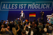 Podľa jednotky kandid&aacute;tky AfD Holma pom&ocirc;že vo v&iacute;ťazstve aj &uacute;spech zo Saska-Anhaltska, ktor&yacute; vniesol do volebnej kampane &bdquo;nov&uacute; dynamiku&ldquo;. FOTO: Reuters