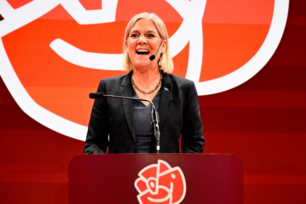 L&iacute;derka ľavicovej opoz&iacute;cie a predsedn&iacute;čka soci&aacute;lnych demokratov Magdalena Anderssonov&aacute; a končiaci konzervat&iacute;vny premi&eacute;r Ulf Kristersson vyhl&aacute;sili, že chc&uacute; zistiť možnosti vytvorenia vl&aacute;dnej koal&iacute;cie. FOTO: TASR/AP