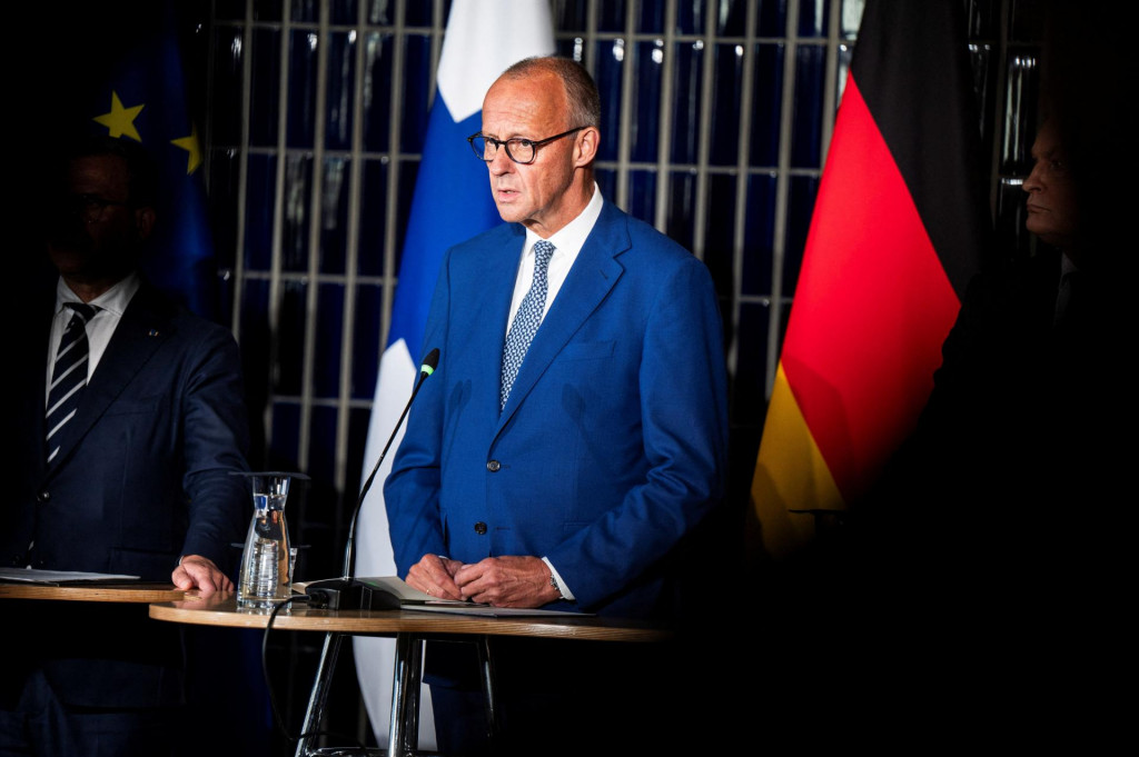 Hrozby zahŕňaj&uacute; kybernetick&eacute; &uacute;toky, dronov&eacute; &uacute;toky, pokusy o politick&eacute; ovplyvňovanie, &uacute;toky s cieľom naru&scaron;iť prev&aacute;dzku dopravy, energetick&yacute;ch zariaden&iacute; a telekomunik&aacute;ci&iacute;. FOTO: Reuters
