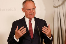 Rak&uacute;sky minister vn&uacute;tra Gerhard Karner. FOTO: Reuters