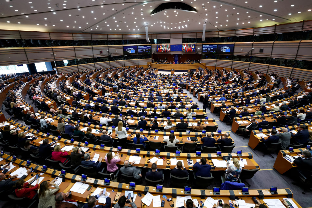 Europoslanci upozornili, že zahraničn&eacute; zasahovanie a dezinform&aacute;cie predstavuj&uacute; &uacute;tok na &bdquo;samotn&uacute; podstatu eur&oacute;pskeho projektu&ldquo; a ich hlavn&yacute;mi obeťami s&uacute; občania. FOTO: REUTERS